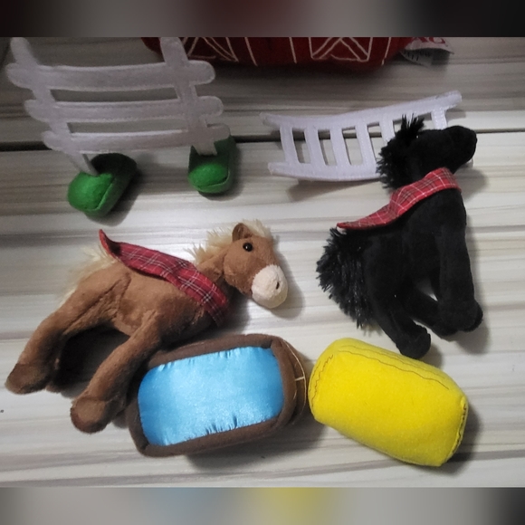 FAO Schwarz Soft Plush Kids Red 12” Horse Barn Toy With Horses And Accessories - Picture 2 of 3